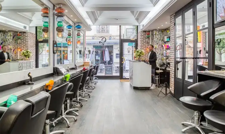 Vue du Salon de coiffure Partners 28 rue Hoche 06400 Cannes