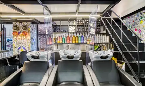 Vue du Salon de coiffure Partners 28 rue Hoche 06400 Cannes