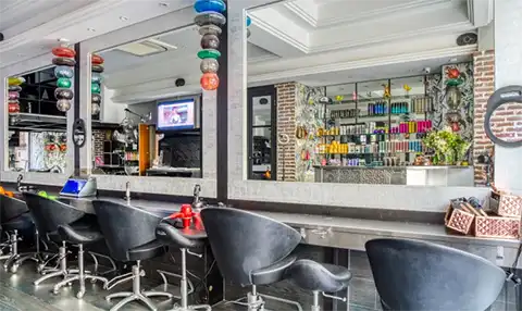 Vue du Salon de coiffure Partners 28 rue Hoche 06400 Cannes